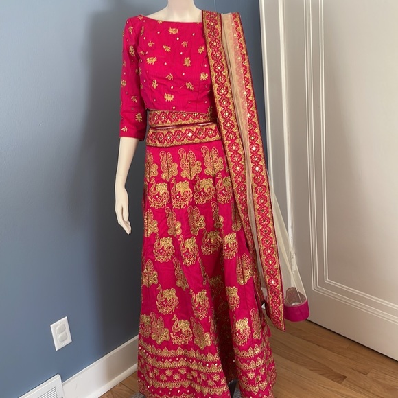 Pink Embroidered Bridal Lehenga Size Small - Picture 2 of 16
